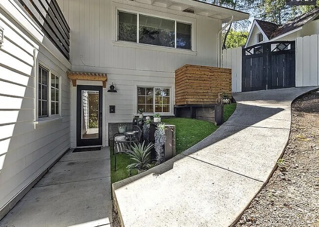 Building Photo - 3417 Goyak Dr