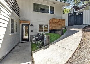 Building Photo - 3417 Goyak Dr