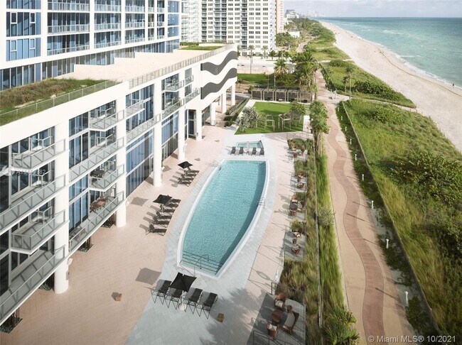 Foto del edificio - 6801 Collins Ave
