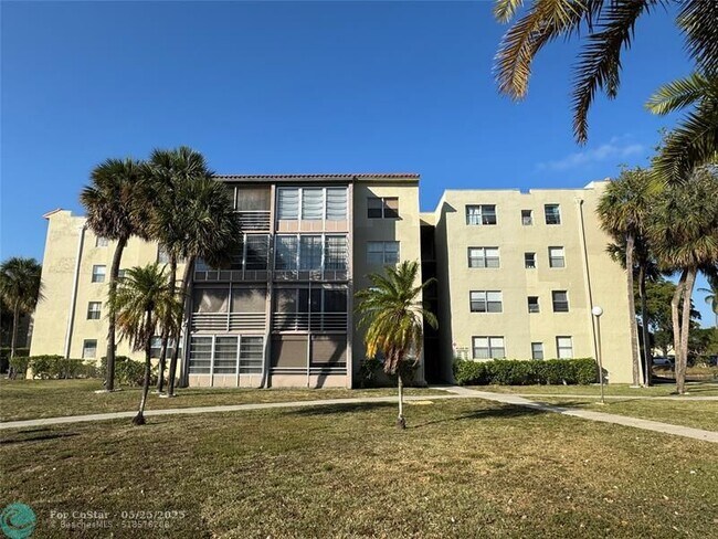 Building Photo - 1800 N Lauderdale Ave