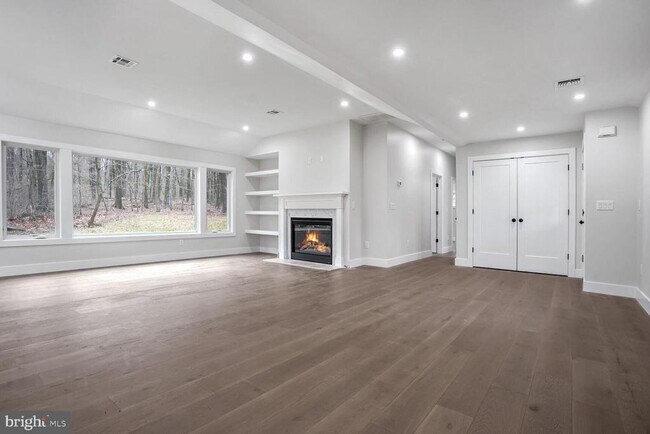 Foto del edificio - 358 Cherry Valley Rd