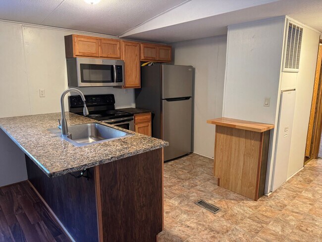Foto del edificio - Two Bedroom Trailer in Maiden