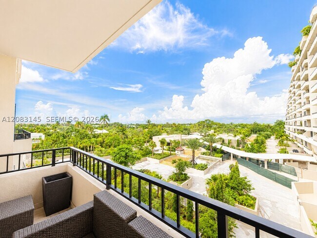 Foto del edificio - 151 Crandon Blvd