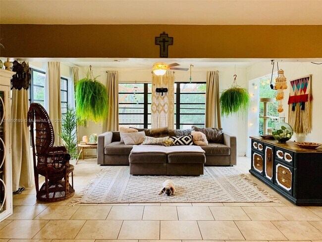 Building Photo - 9910 Bahama Dr