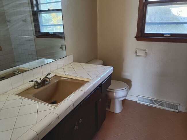 Foto del edificio - 7308-7312 W Mill Rd