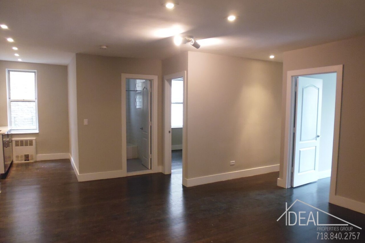 Foto principal - 561 E 21st St