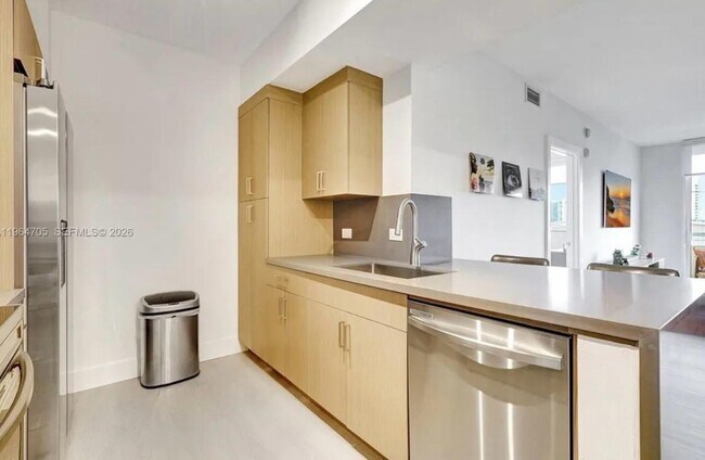 Foto del edificio - 18800 NE 29th Ave