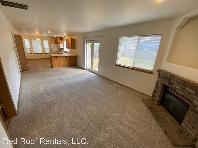 Building Photo - 4 br, 2.5 bath House - 9020 190th St E