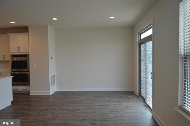 Foto del edificio - 9867 Gillum Wy