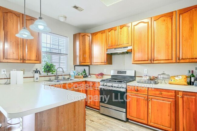 Foto del edificio - 403 Deer Hill Cir