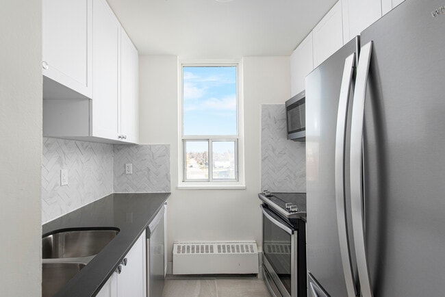 Photo du bâtiment - 100 Dundas Street East
