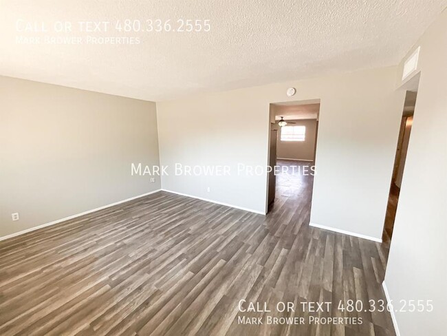 Building Photo - 1030 S Parkside Dr