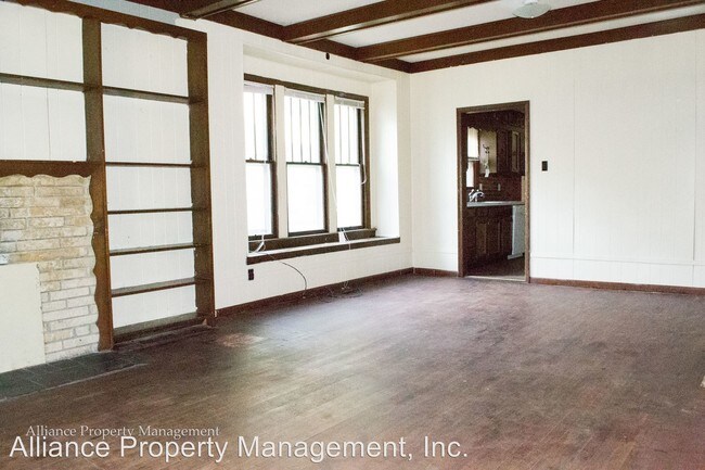 Building Photo - 323 N 15th St