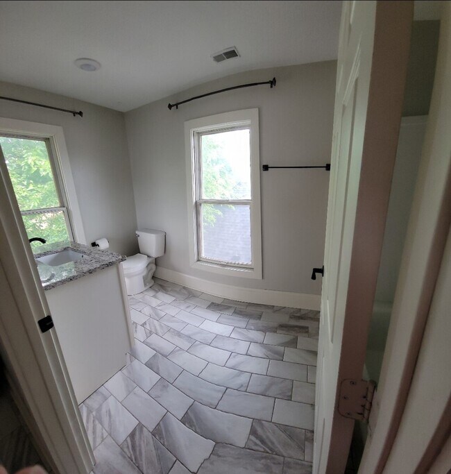 Building Photo - 544 36th Duplex