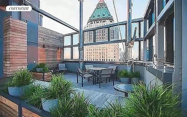 Building Photo - 306 W 48th St