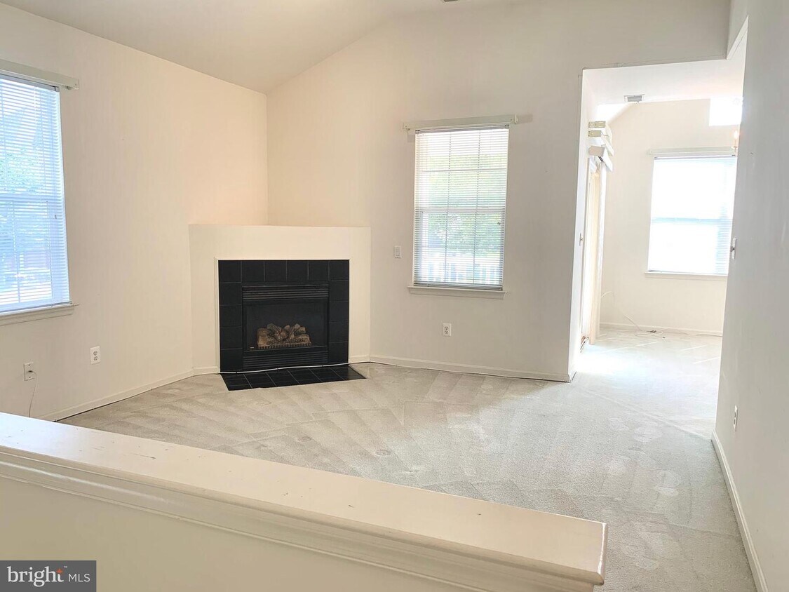 5002 Hollington Dr Unit 206, Owings Mills, MD 21117 Room for Rent in