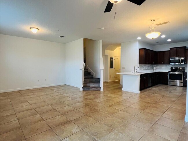 Foto del edificio - 6546 S Goldenrod Rd