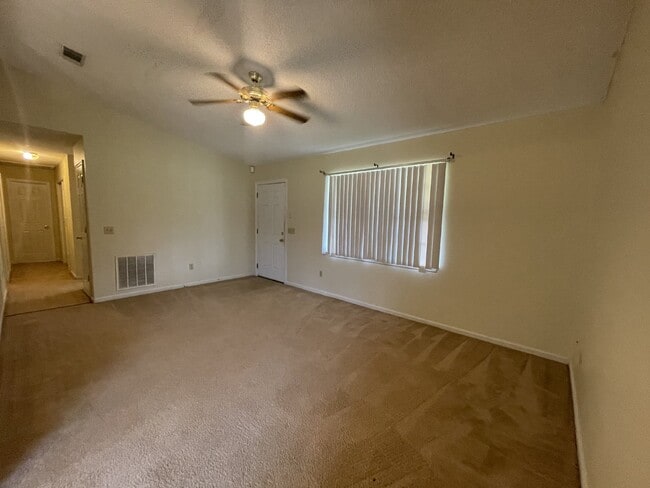 Foto del edificio - House for Rent