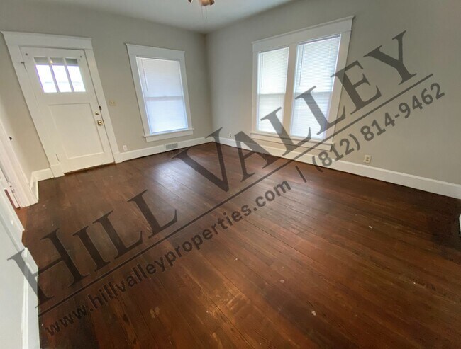 Building Photo - Three Bedroom South