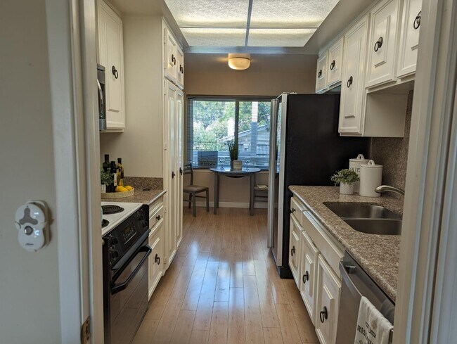 Building Photo - 5403 Cribari Ct