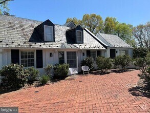 Building Photo - 11 Chatham Heights Rd