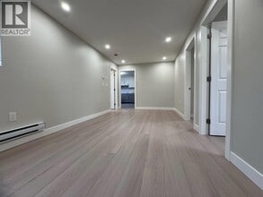 Building Photo - 6869 Gladstone St