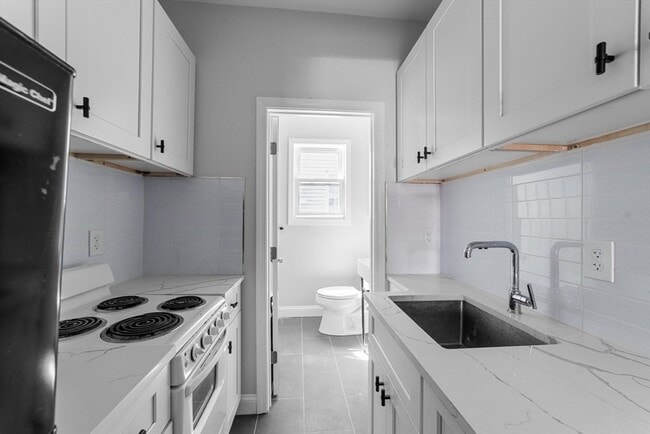 Building Photo - 2 Westerly St