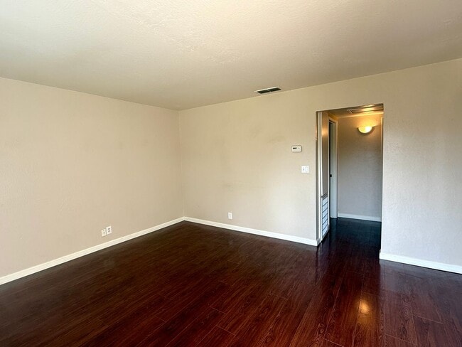 Building Photo - 127 S Yolo St