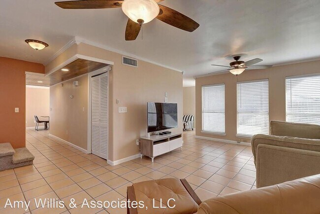 Building Photo - 3 br, 2.5 bath House - 13809 Suntan Ave