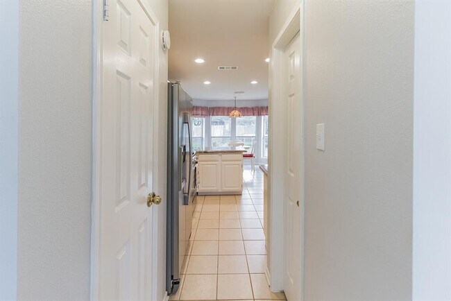 Building Photo - 14206 Sun Harbor Dr