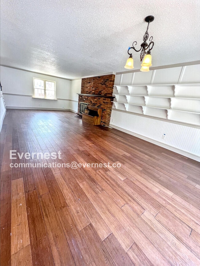 Building Photo - 8602 W 84th St