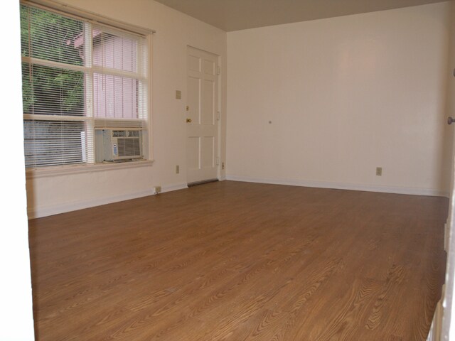 Sala de estar - 3050 Snyder Ave