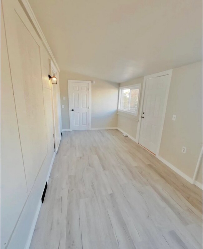 Foto del edificio - 1910 E 12th St