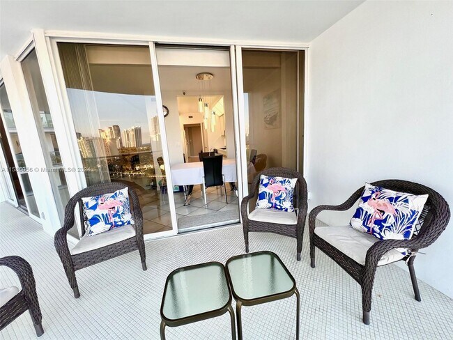 Foto del edificio - 19707 Turnberry Way