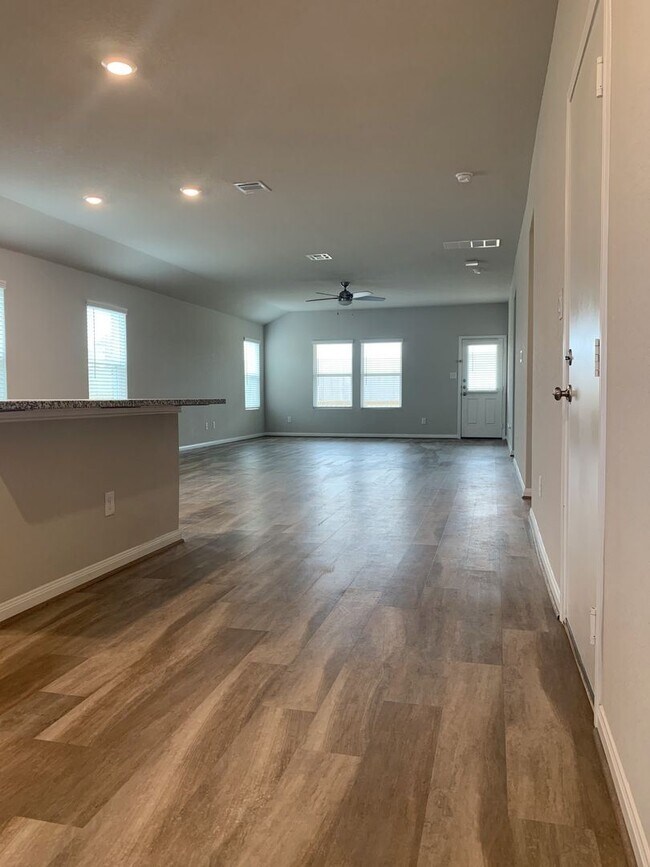 Building Photo - 3 br, 2 bath House - 5530 Black Walnut