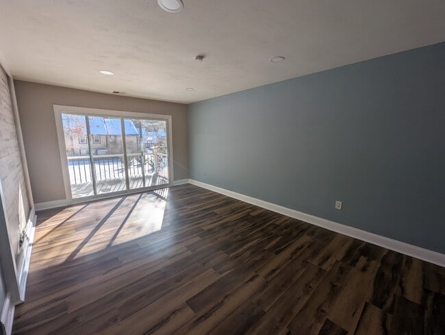 Building Photo - 143 Chelsea Cir