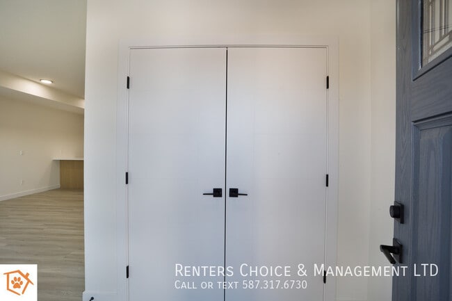 Photo du bâtiment - BRAND NEW 3 Bedroom Main Floor Pet Friendly Suite