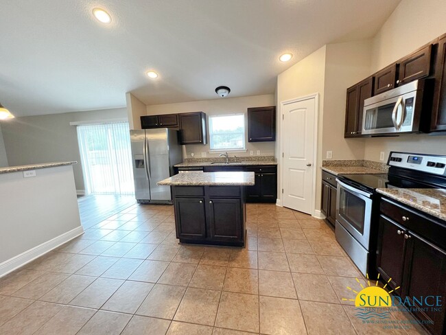 Building Photo - Beautiful 4 Bedroom Home in Crestview