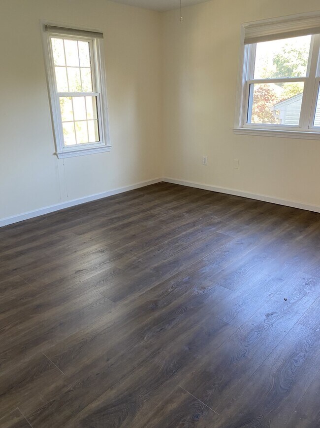 Building Photo - 7907 Laural Valley Way