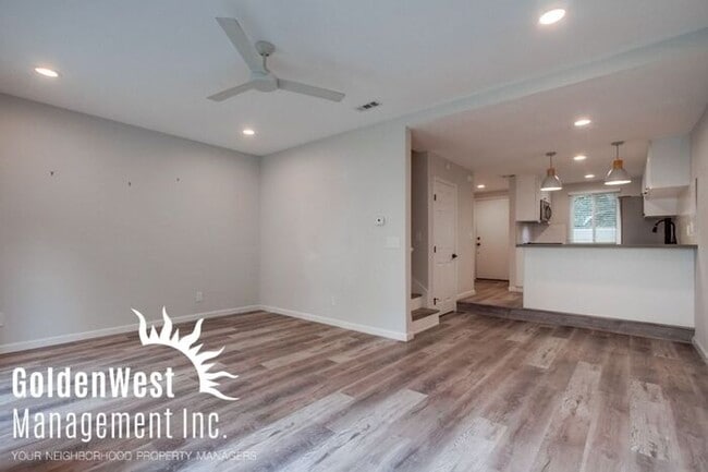 Building Photo - Stunning Two-Story 2Bdm 2.5Ba Townhome in ...