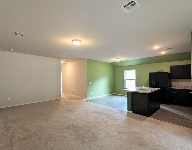 Foto del edificio - 3 Bed / 2 Bath Home in Noble Schools | Fenced Backyard + Storm Shelter