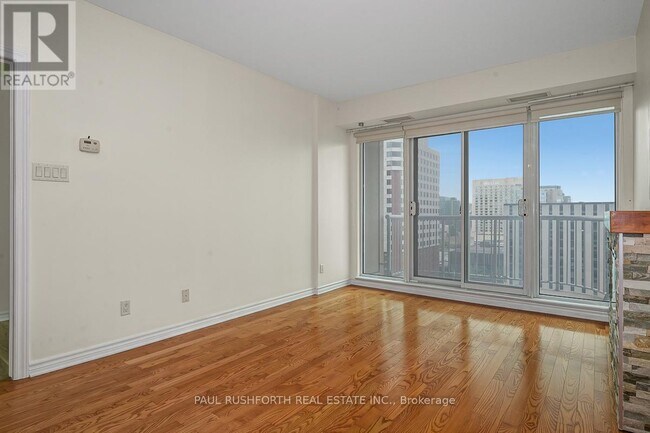 Photo du bâtiment - 1701-200-1200 Rideau St