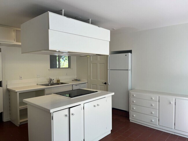 Foto del edificio - Incredible Location Large Single Level Home