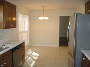 Building Photo - 140 Lake View Dr E