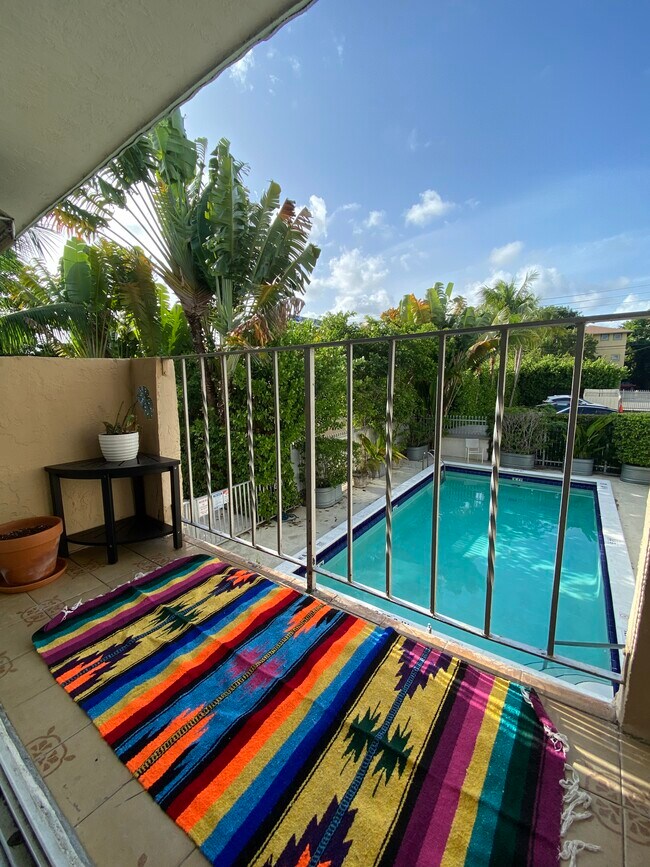 Foto del edificio - 651 NE 60th St