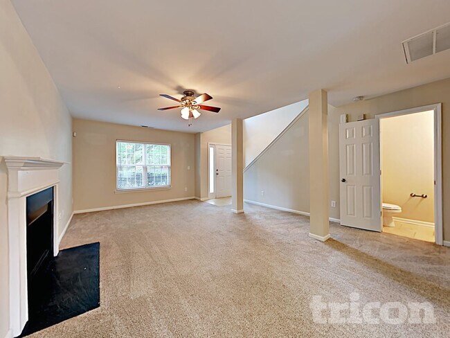 Building Photo - 5415 Kiev Dr