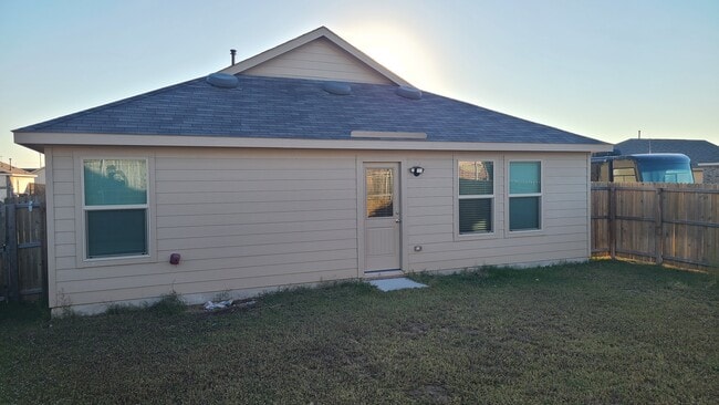 Building Photo - 14301 Saddlebred Way