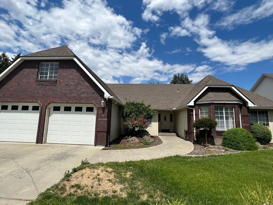 Foto principal - Non-Refundable & Security Deposit Total: $...
