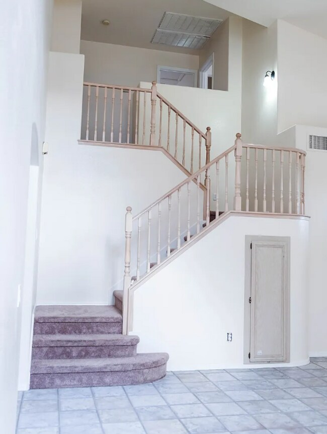Foto del edificio - MOVE IN READY 4 BEDROOM!