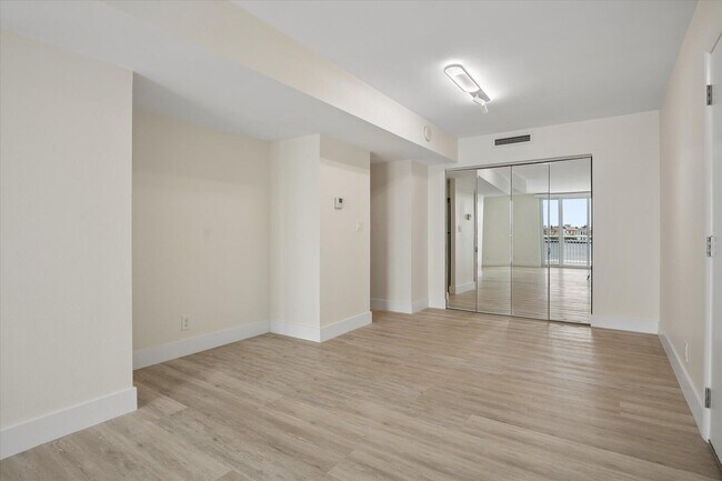 Foto del edificio - 511 Bayshore Dr